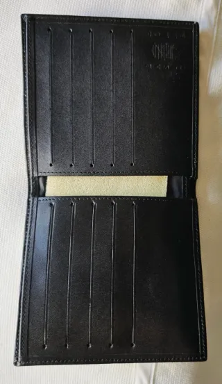 Cartera/Billetera negra nueva con caja roja