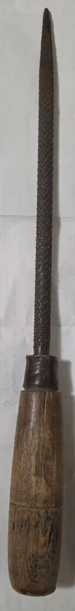 Lima per legno con manico da 38 cm.