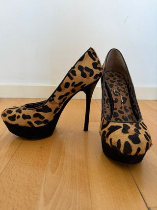 Zapatos tacón estampado leopardo Jessica Simpson