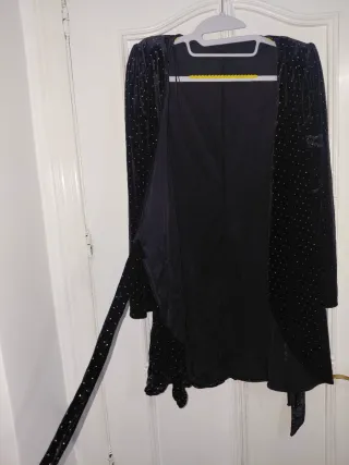 Vestido negro brillante manga larga