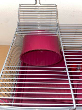 Jaula para hámster roja y plateada