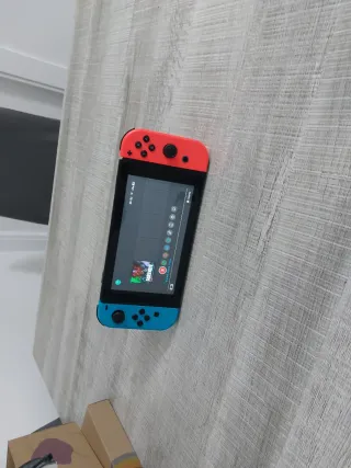Nintendo Switch Azul/Rojo + Mario + Cargador