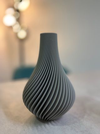 Jarrón moderno 3D gris.