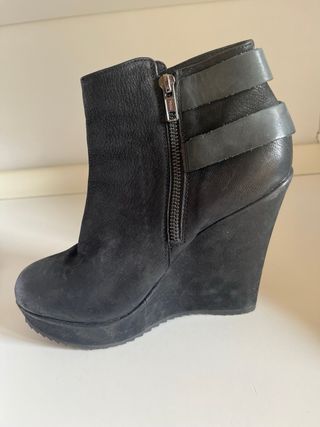 Stivaletti zeppa alta neri Aldo