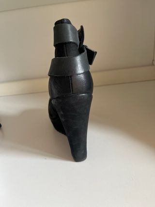 Stivaletti zeppa alta neri Aldo