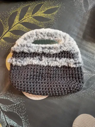 Borsa uncinetto fatta a mano grigia e bianche