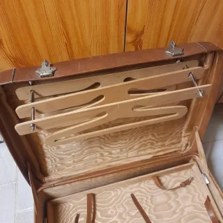 Maleta antigua de cuero marrón, de los años 40-50