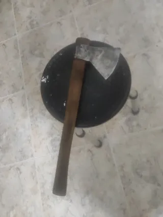 Hacha antigua de herrero