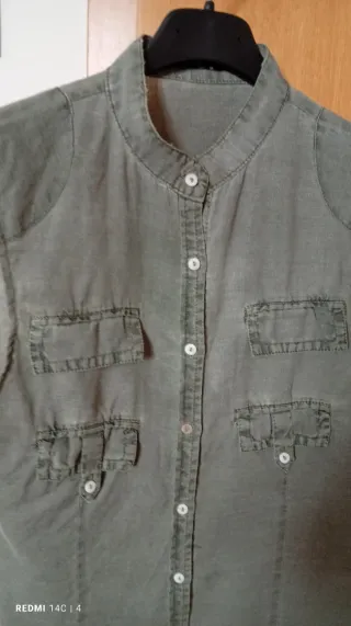 Camicia smanicata in lino verde militare
