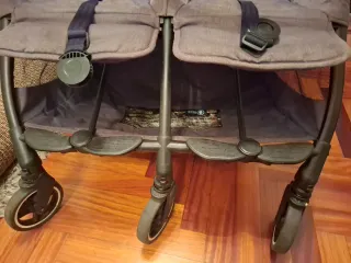 Silla gemelar color fucsia,BABY MONSTER