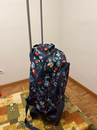 Mochila con carrito y estampado