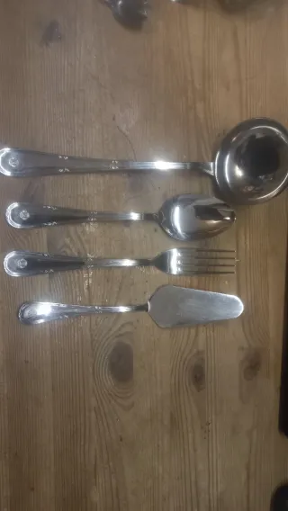 Cubertería Escudo Salamanca 12 servicios