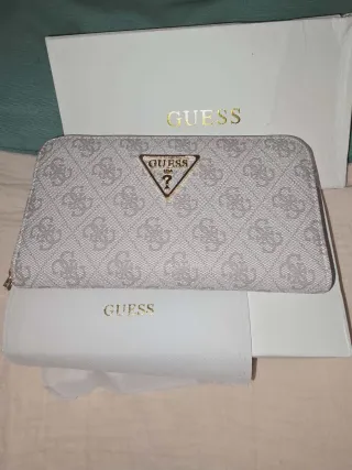 Cartera Guess Beige y Dorada