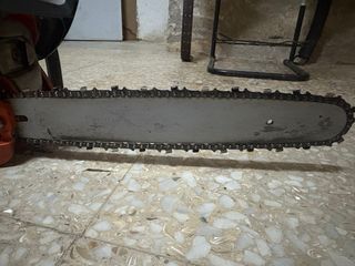 Motosierra Husqvarna naranja