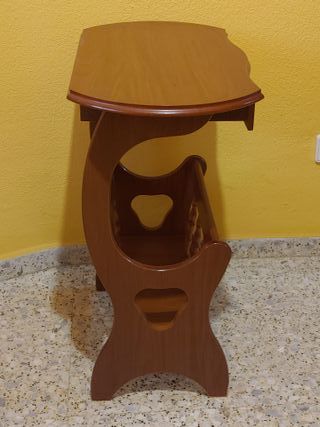 Mesita auxiliar revistero con cajón