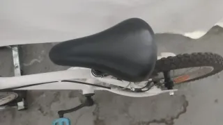 Bicicleta infantil blanca