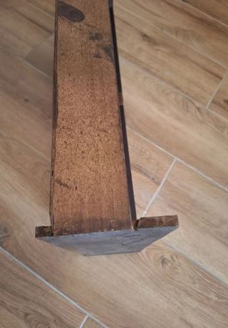 Cómoda antigua de madera tallada