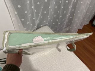 Cuña almohada para bebé