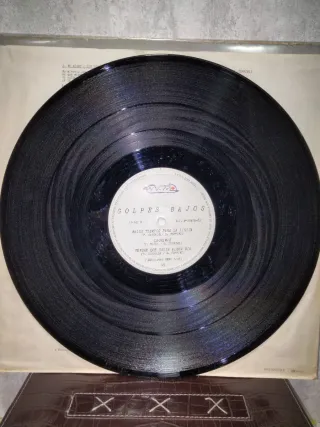 Vinilo Golpes Bajos (1983)