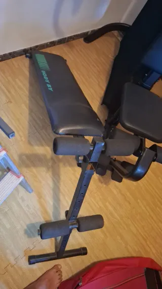 Banco de abdominales ajustable