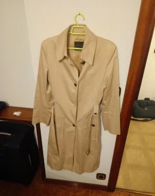 Gabardina Roberto Verino Beige.