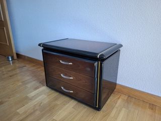 Mesita de noche moderna de madera