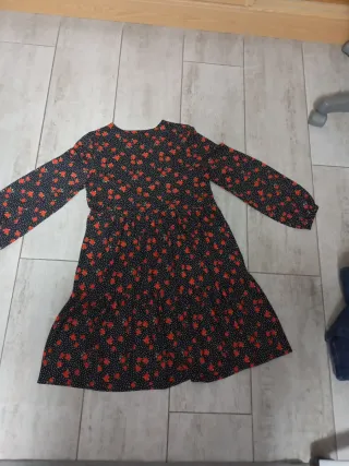 Vestido Sfera estampado flores negro y rojo