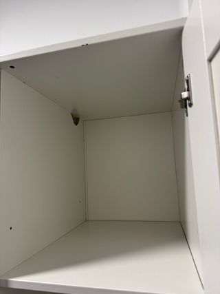 Armario blanco con espejo