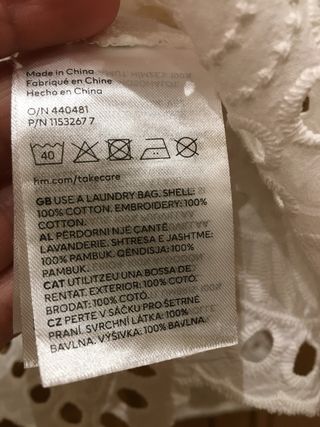 Camisa H&M blanca bordada crop top