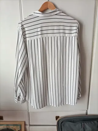 Camicia bianca a righe nere