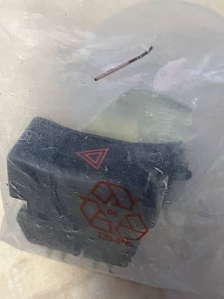 Interruptor Luces Emergencia Renault 7700794670