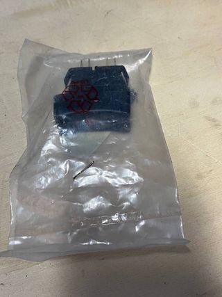 Interruptor Luces Emergencia Renault 7700794670