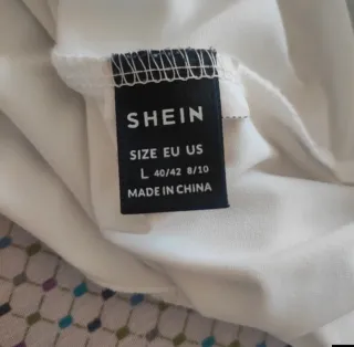 Camiseta blanca con libélula multicolor SOLO ENVIO