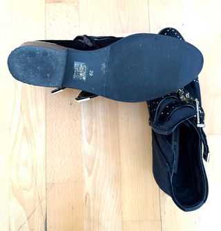 Botines Bronx Negros con Tachuelas Doradas