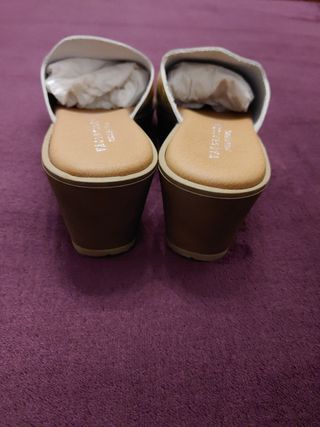 Sandalias cuña Vaquetillas florales