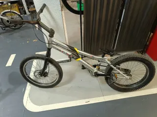 Bicicleta Monty Trial Magura