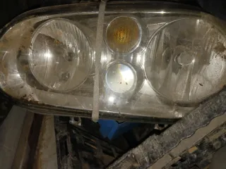 Paragolpes Golf Mk4 25€   faros para repuestos