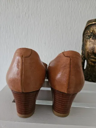 Zapatos Adela Gil Piel Talla 37 Marrones