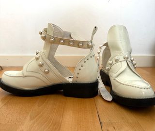 Botines H.I.T. blancos con tachuelas
