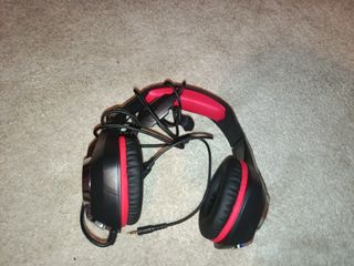 Cascos Gamer Negros y Rojos