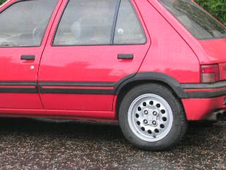 218-MOLDURAS Y ALETINES 205 GTI 5 PUERTAS