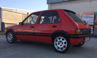 218-MOLDURAS Y ALETINES 205 GTI 5 PUERTAS