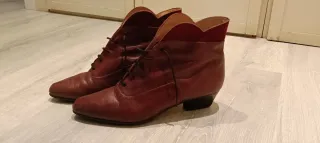 Botines de piel con cordones