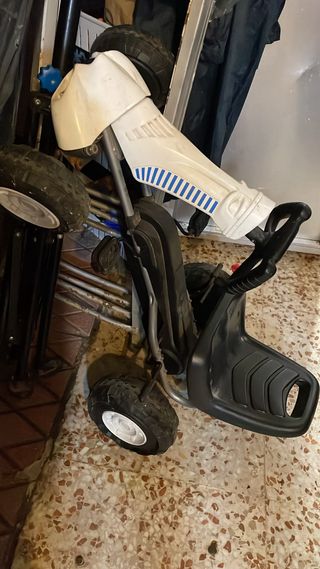 Coche de pedales para niño