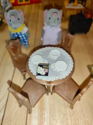 Casa y figuras Sylvanian Families