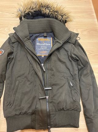 Cazadora Superdry verde con capucha