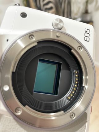 Canon M50 + objetivo EF-M 15-45 + adaptador