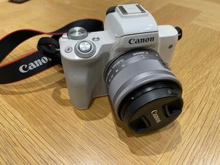 Canon M50 + objetivo EF-M 15-45 + adaptador