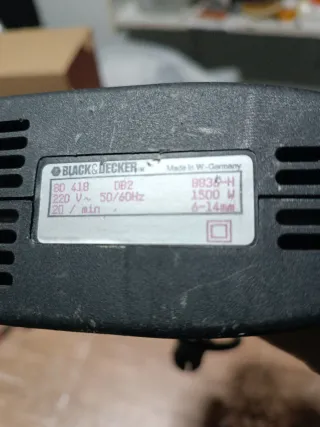 Grapadora Eléctrica Black & Decker. Regalo clavos.