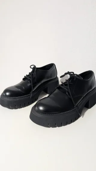 Mocasines negros con plataforma
